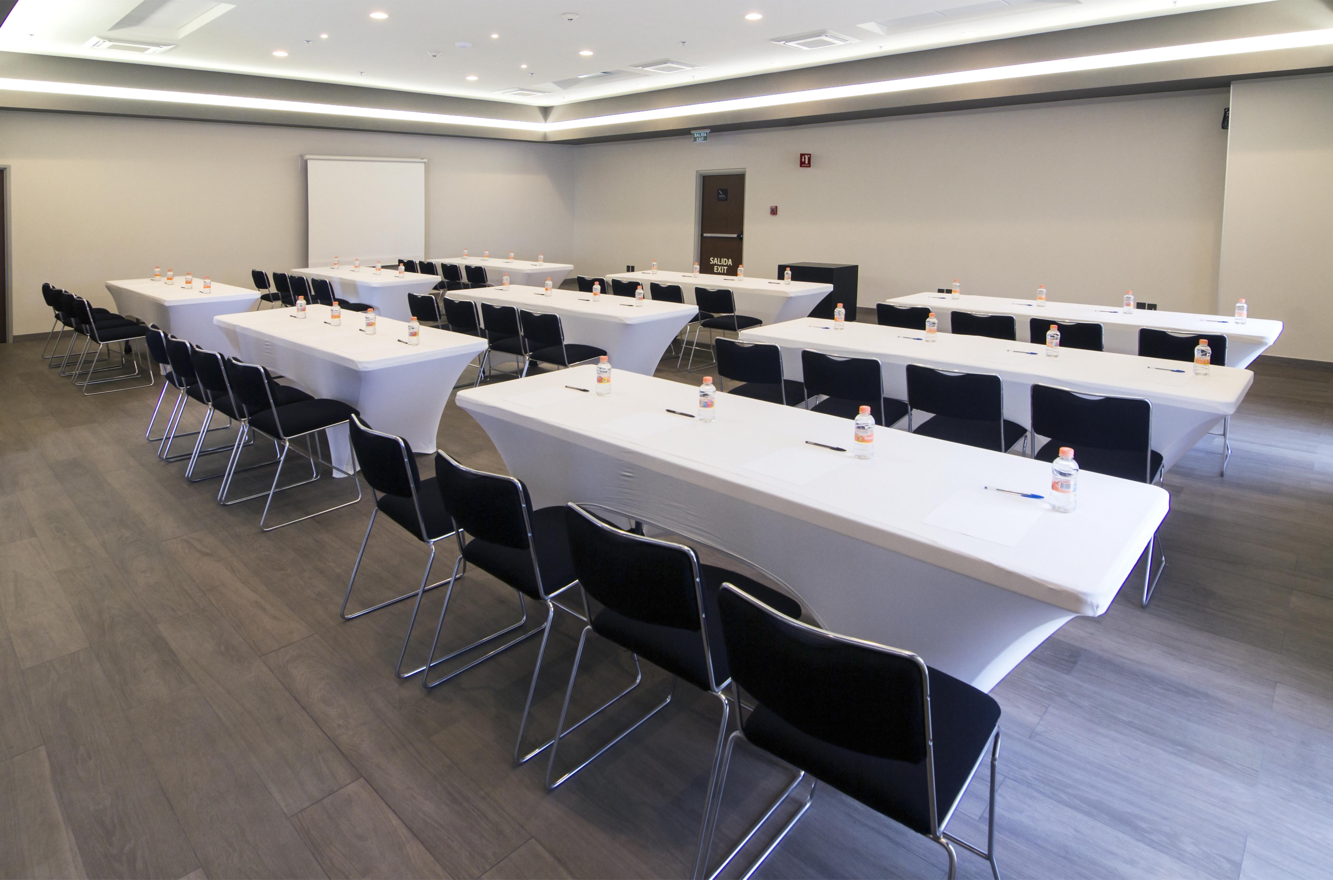 Express By Marriott Ciudad De Mundo E Hotel 3*