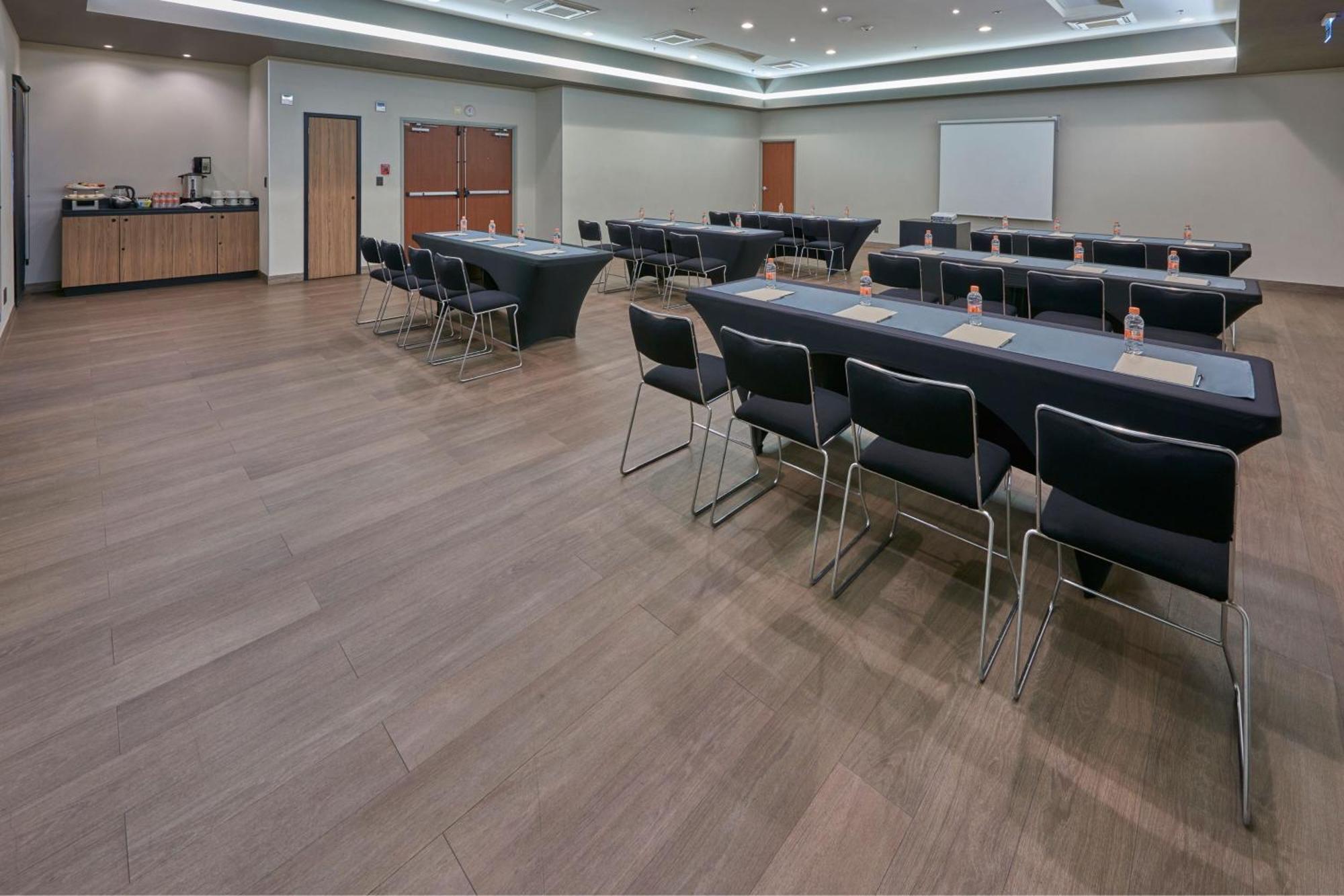 Express By Marriott Ciudad De Mundo E Hotel